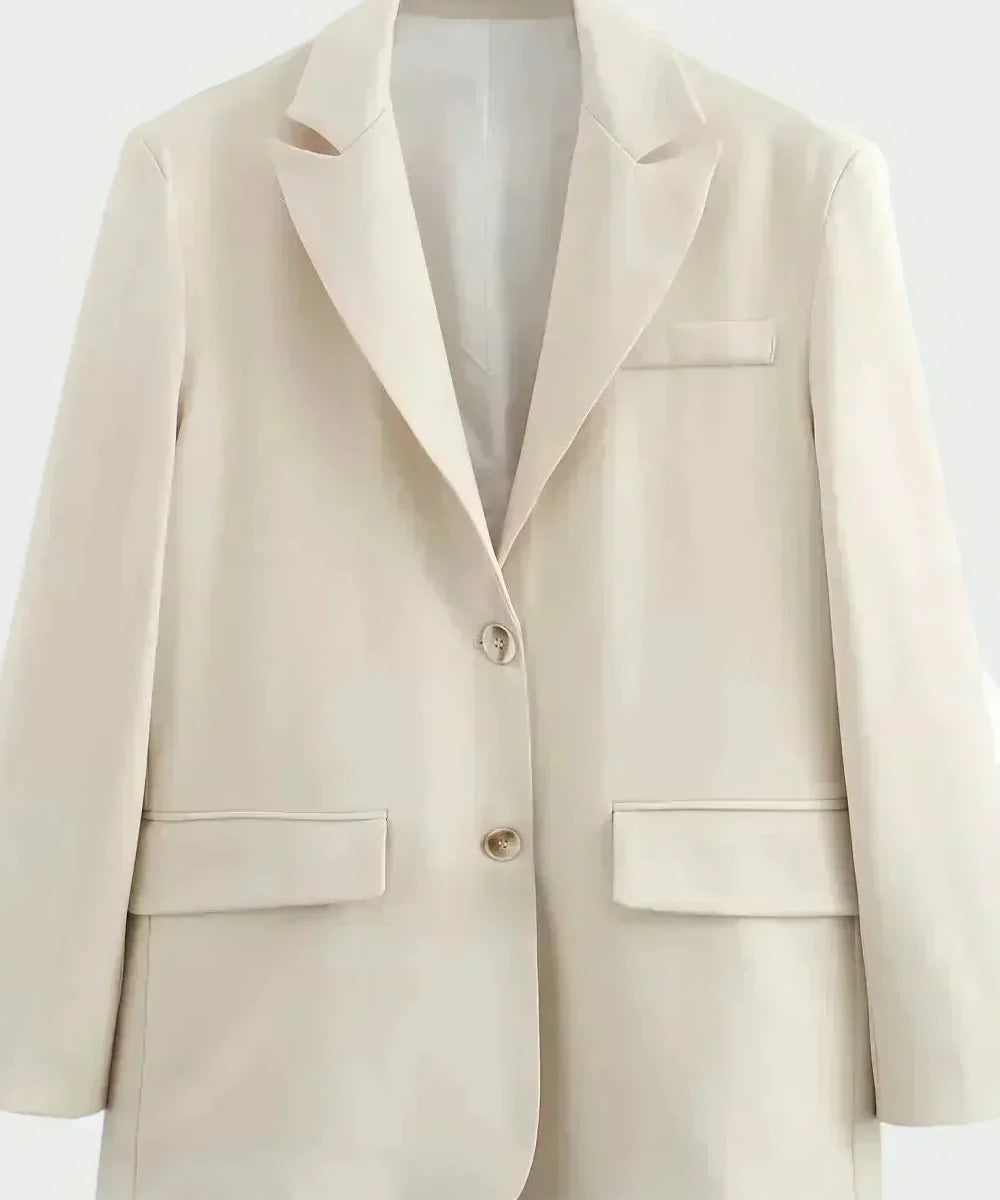 Sacou oversized cu croială modernă